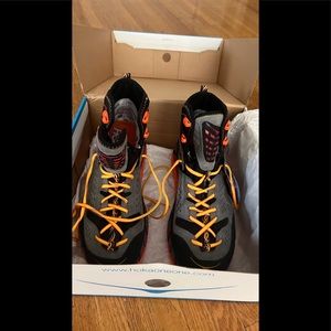 Hoka hiking boots 10.5B
